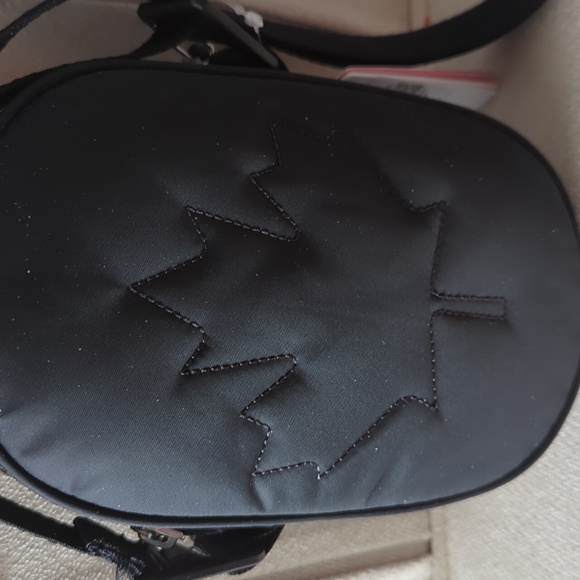 Lululemon team Canada legacy crossbody - Picture 5 of 6